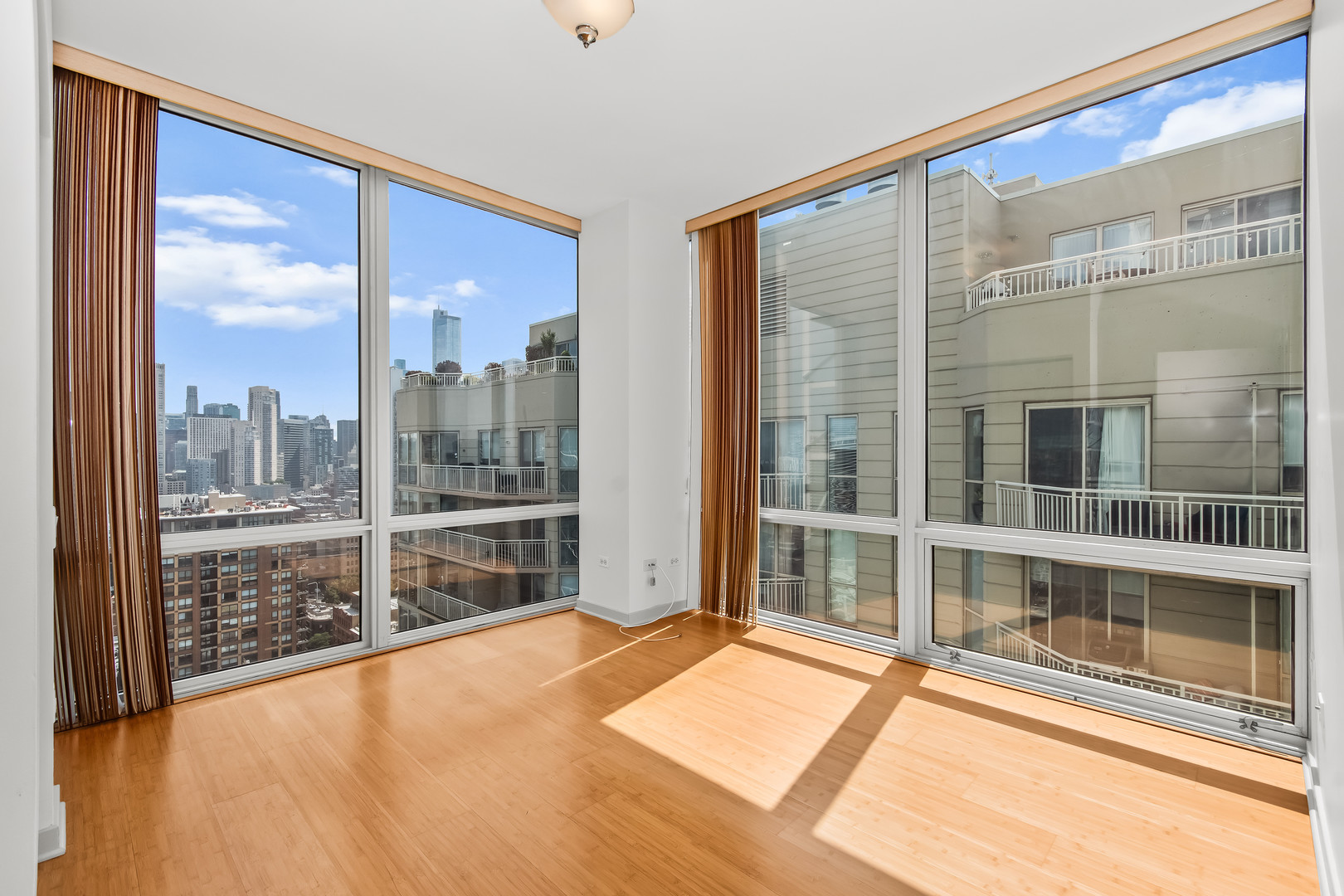 653 N Kingsbury Street Unit: 2307