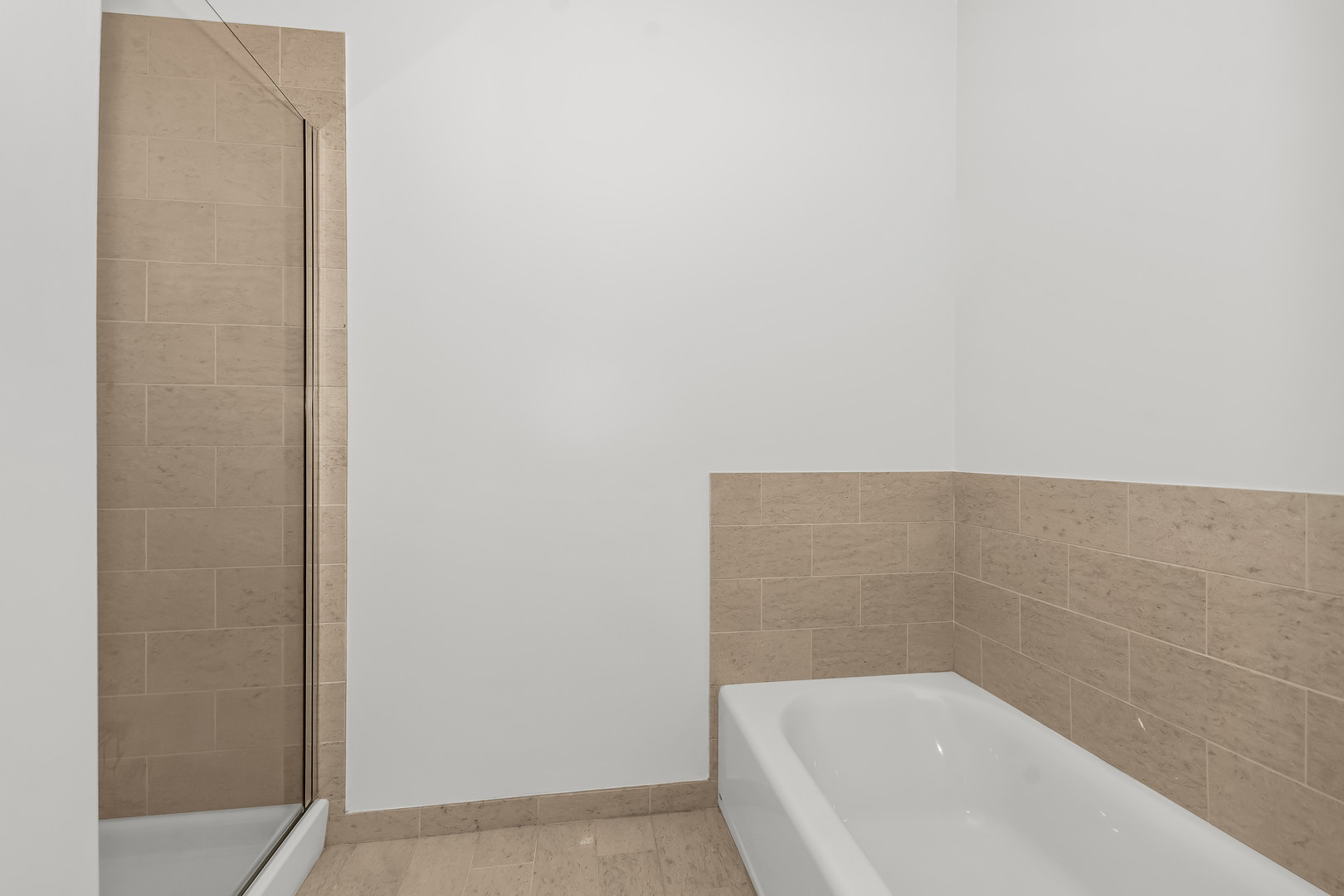 653 N Kingsbury Street Unit: 2307