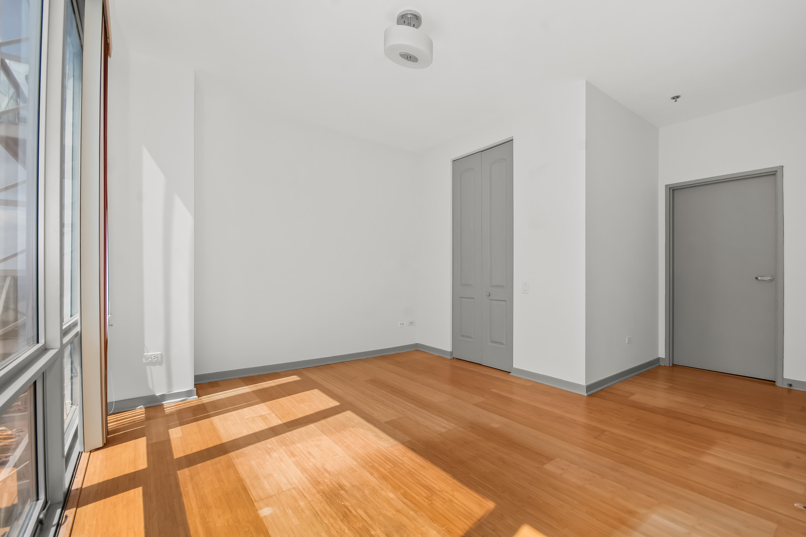 653 N Kingsbury Street Unit: 2307