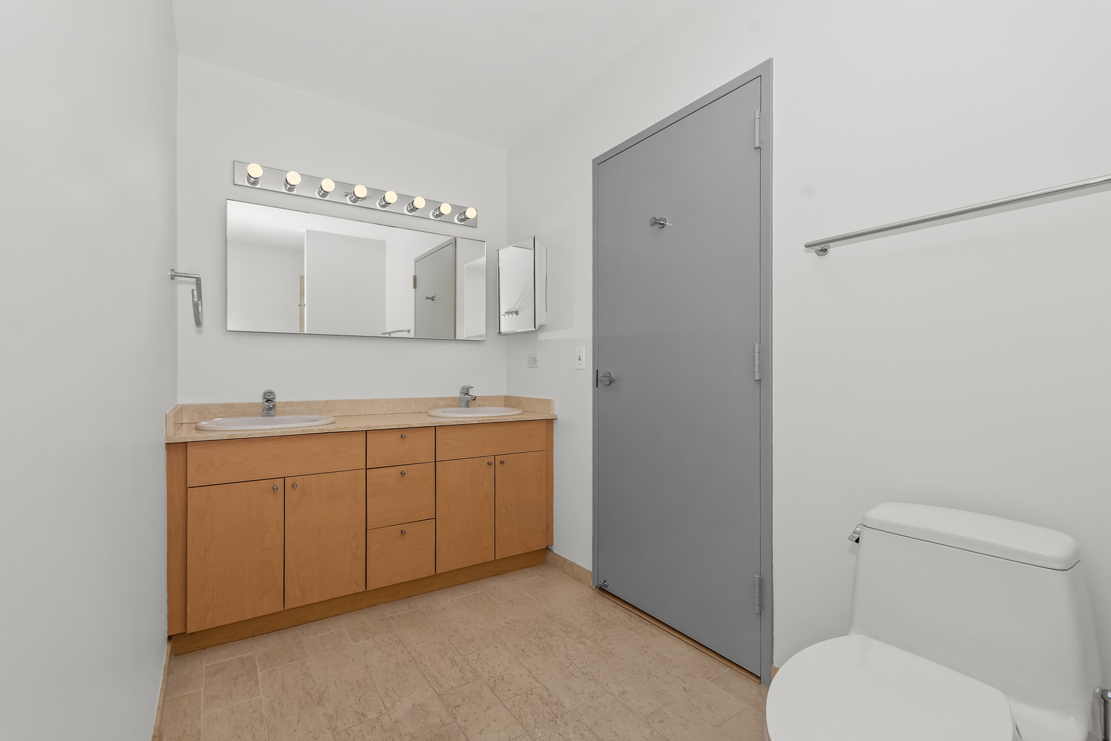 653 N Kingsbury Street Unit: 2307