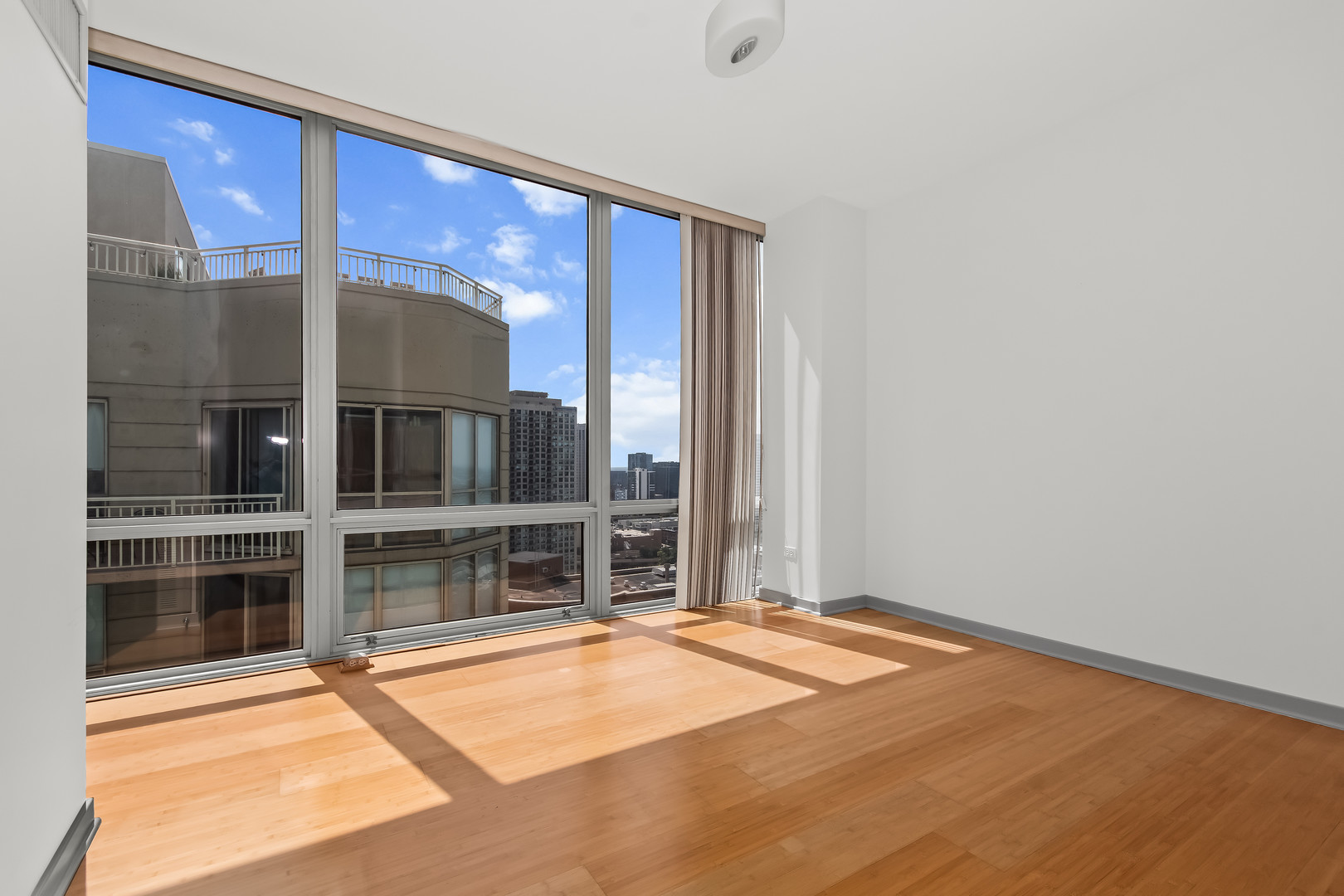 653 N Kingsbury Street Unit: 2307