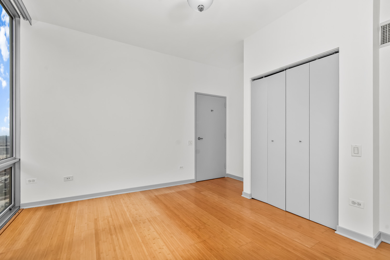 653 N Kingsbury Street Unit: 2307