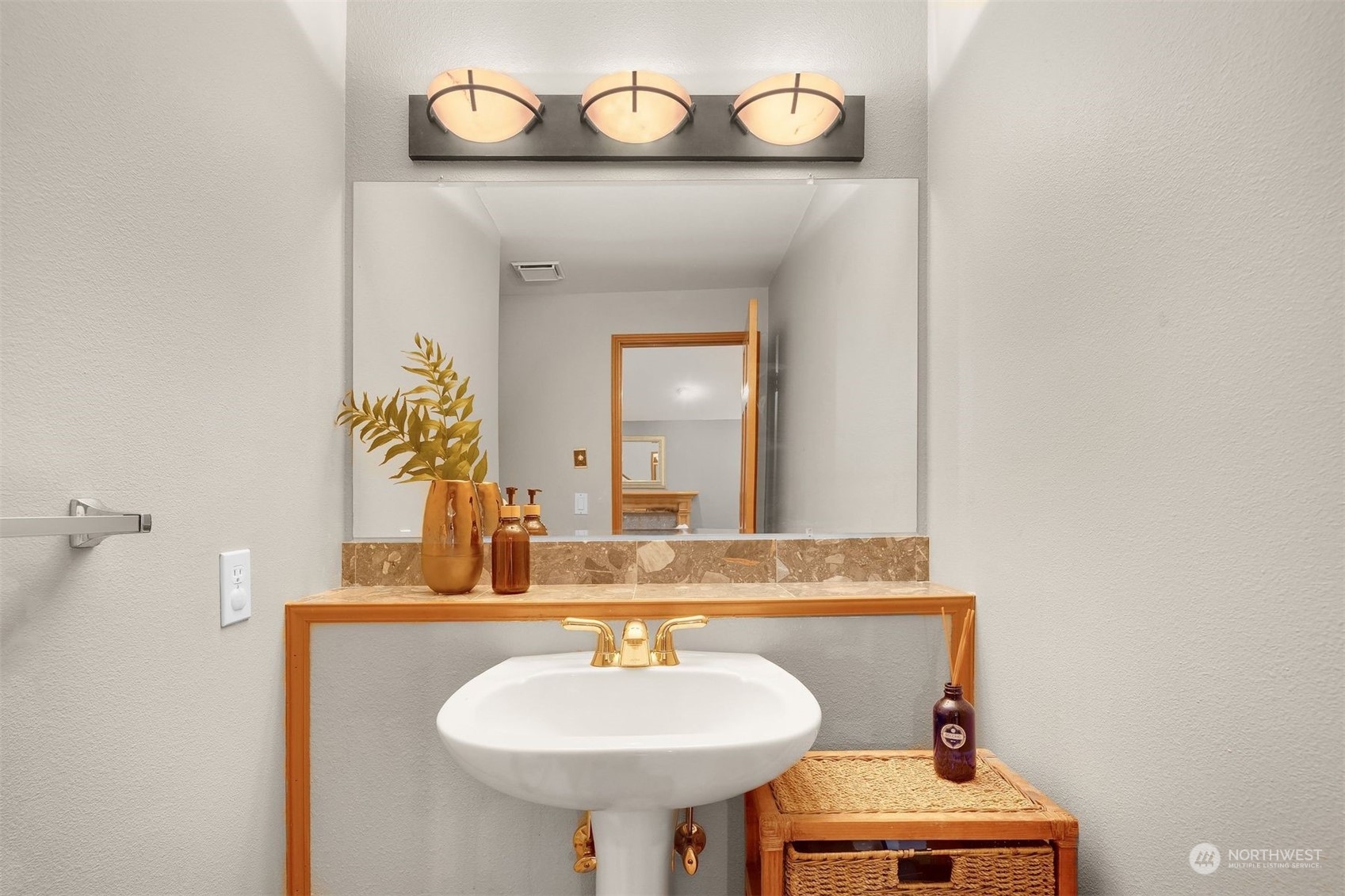 4002 Nassau Avenue NE