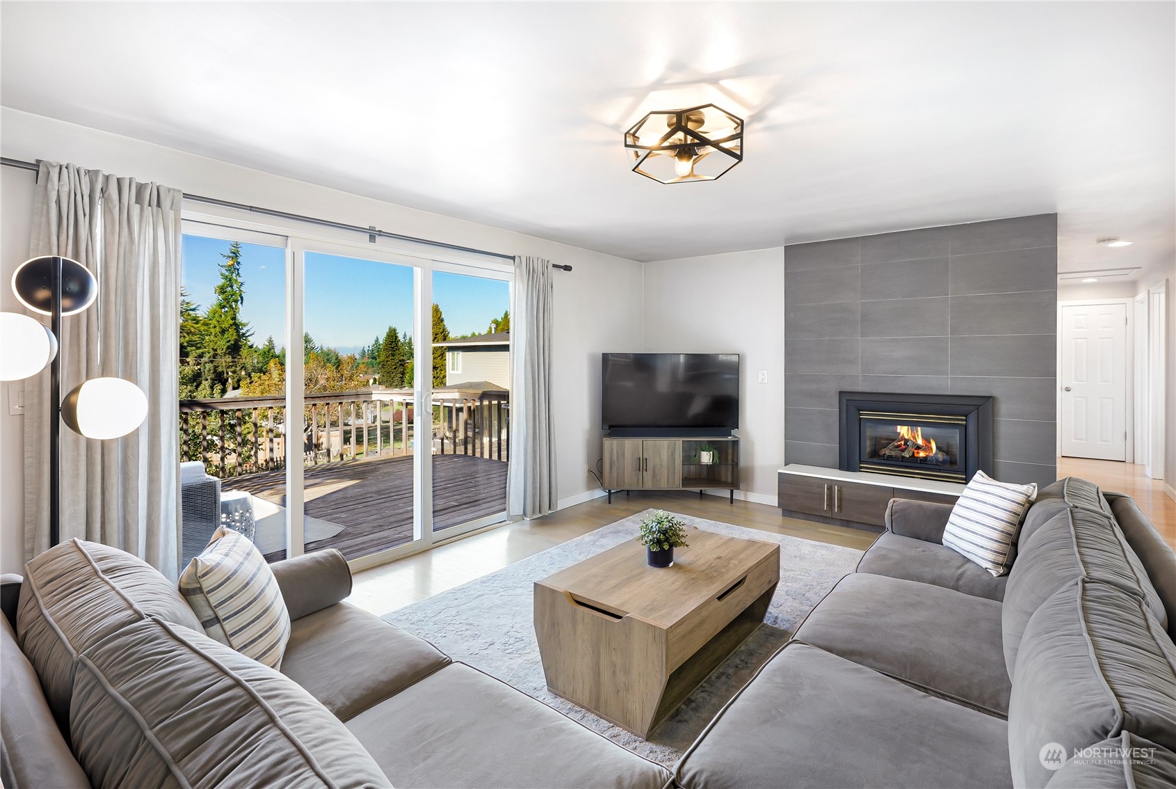 2125 Edmonds Avenue NE