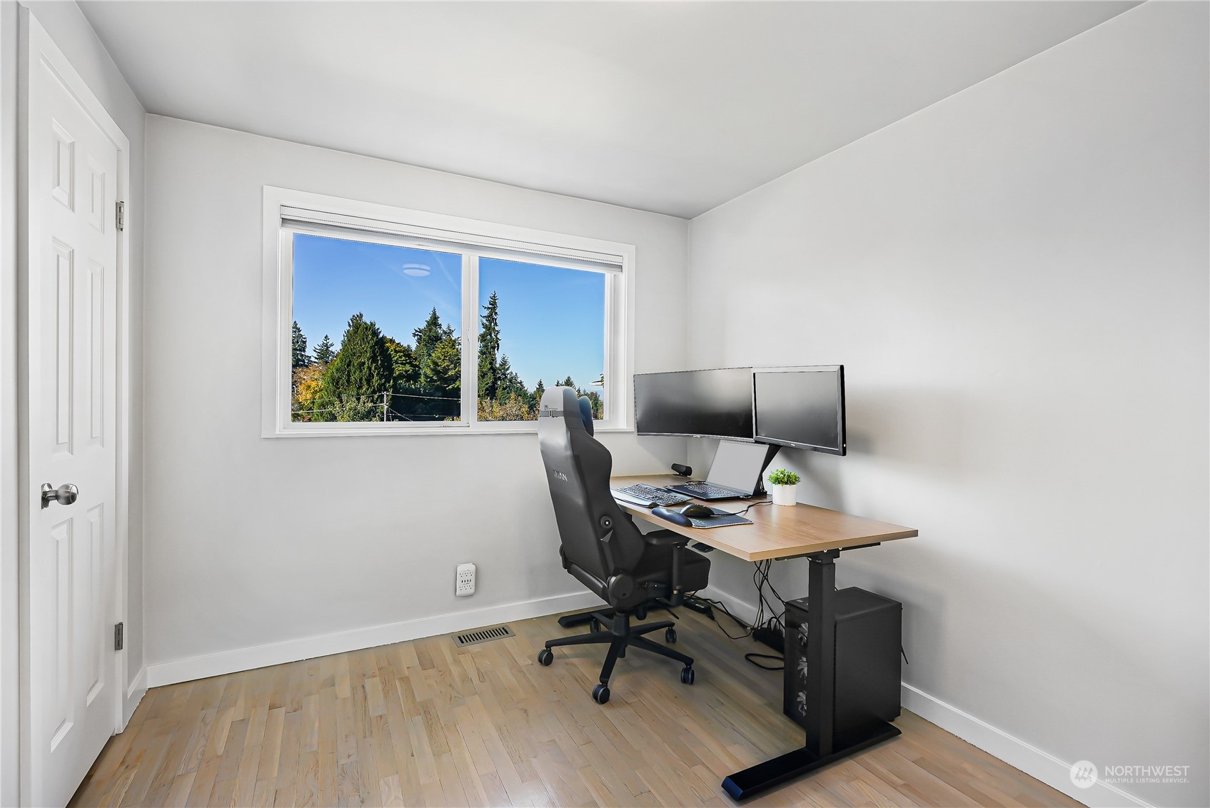 2125 Edmonds Avenue NE