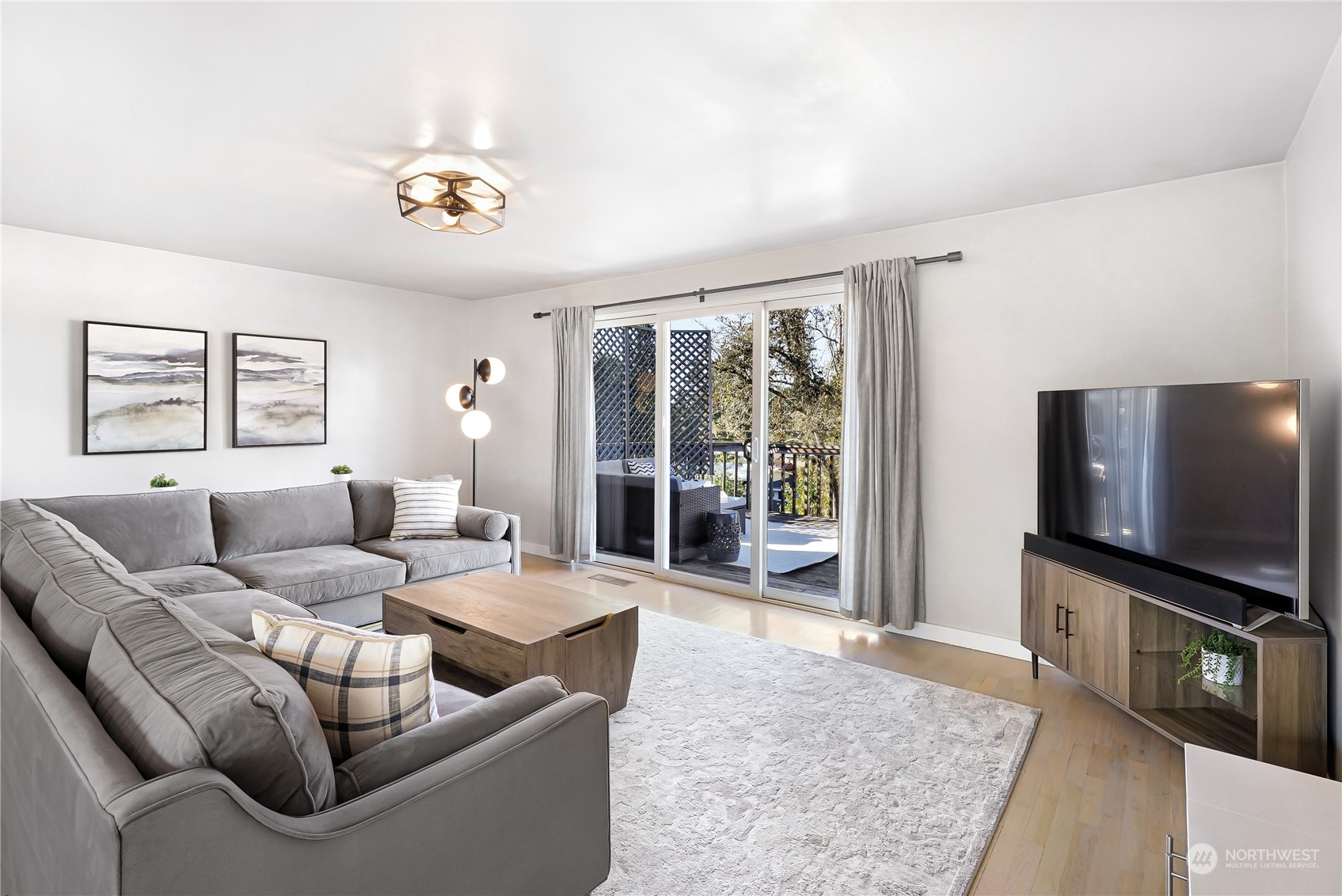 2125 Edmonds Avenue NE