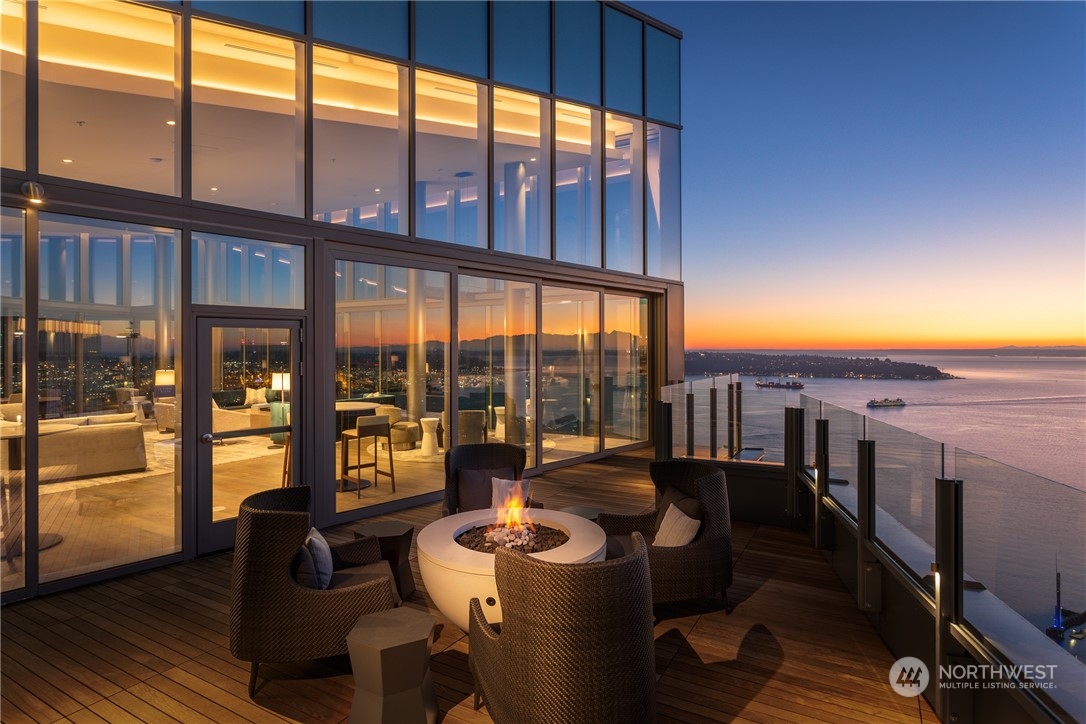 121 Stewart Street Unit: 504