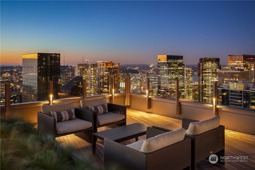 121 Stewart Street Unit: 504