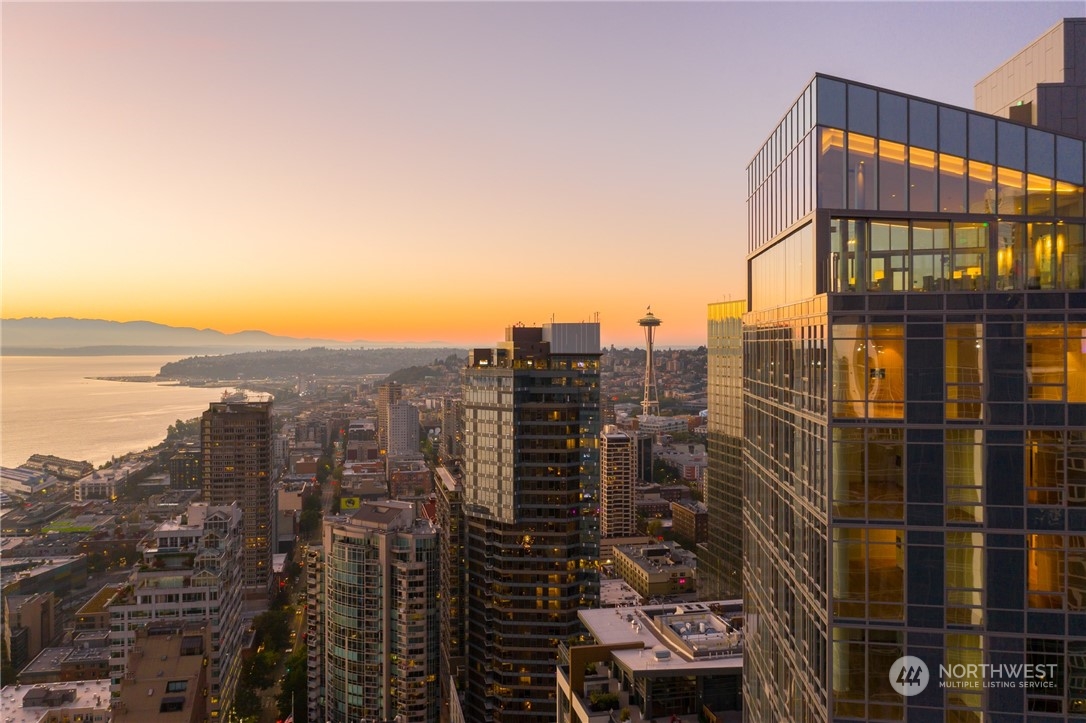 121 Stewart Street Unit: 504