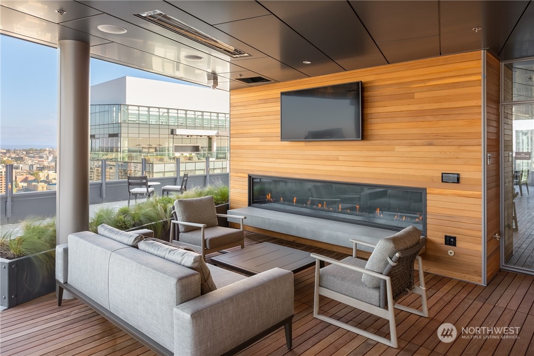 121 Stewart Street Unit: 504