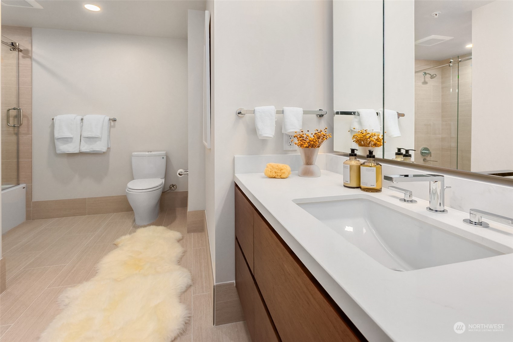 121 Stewart Street Unit: 2207