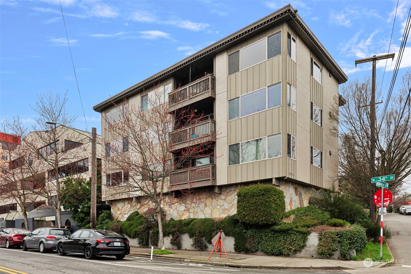 3401 Albion Place N Unit: 7