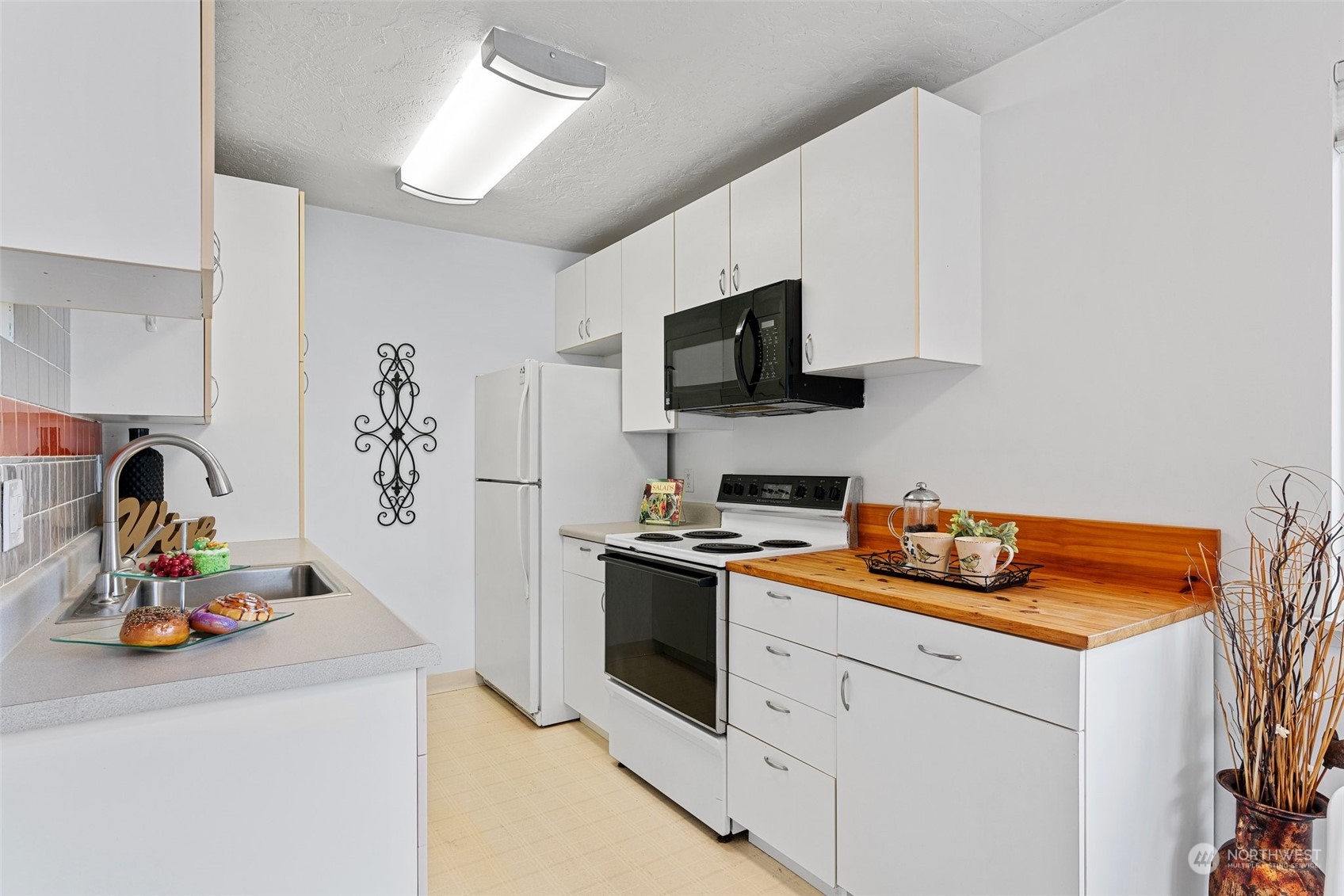 3401 Albion Place N Unit: 7