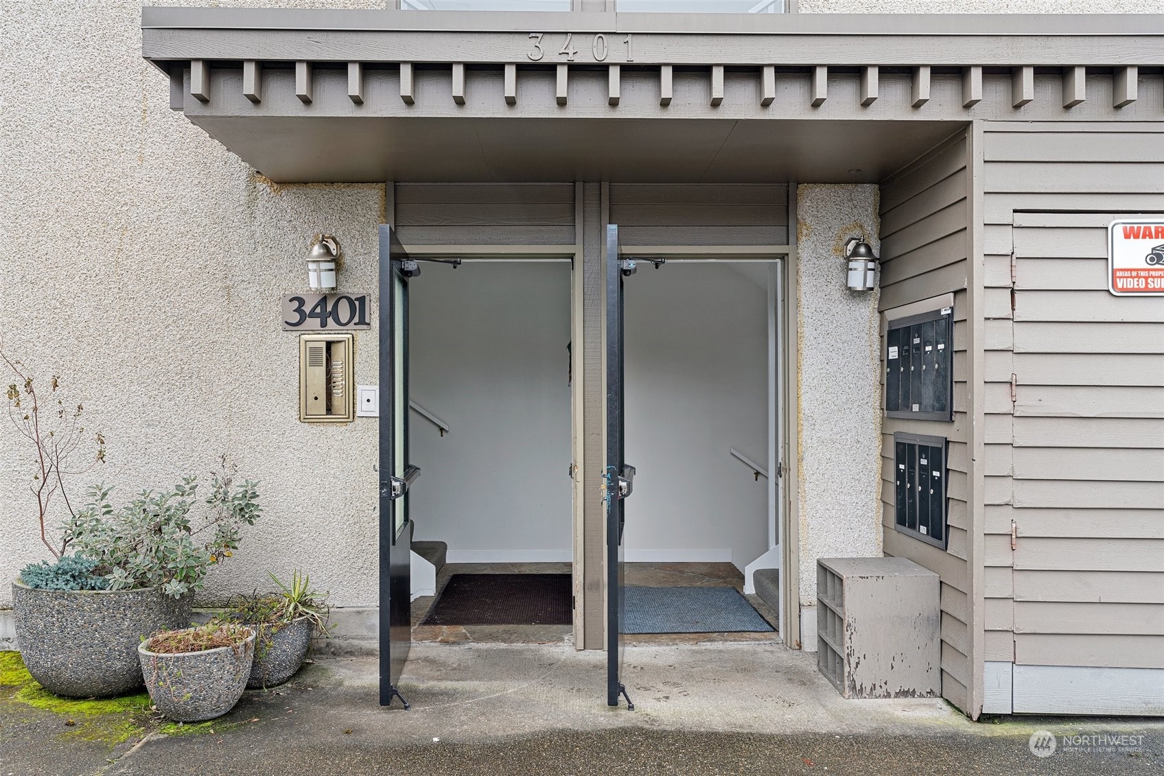 3401 Albion Place N Unit: 7