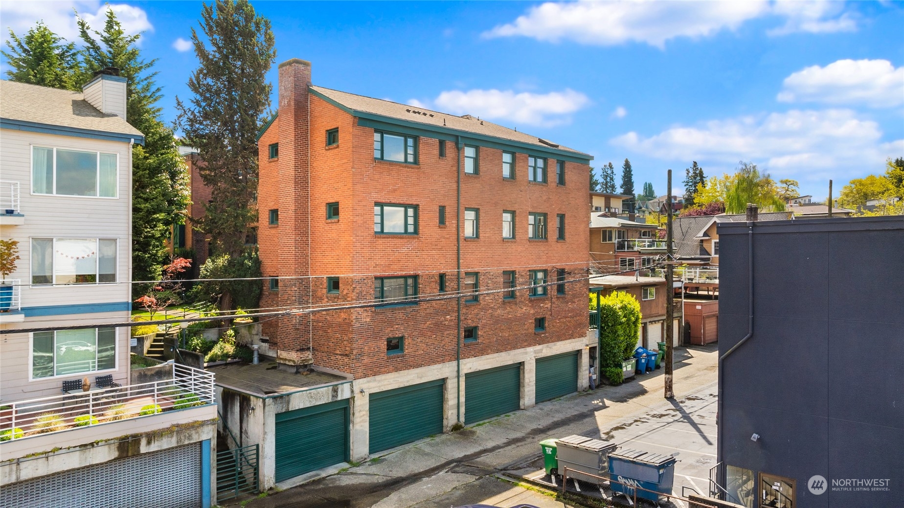 2717 Franklin Avenue E Unit: 204
