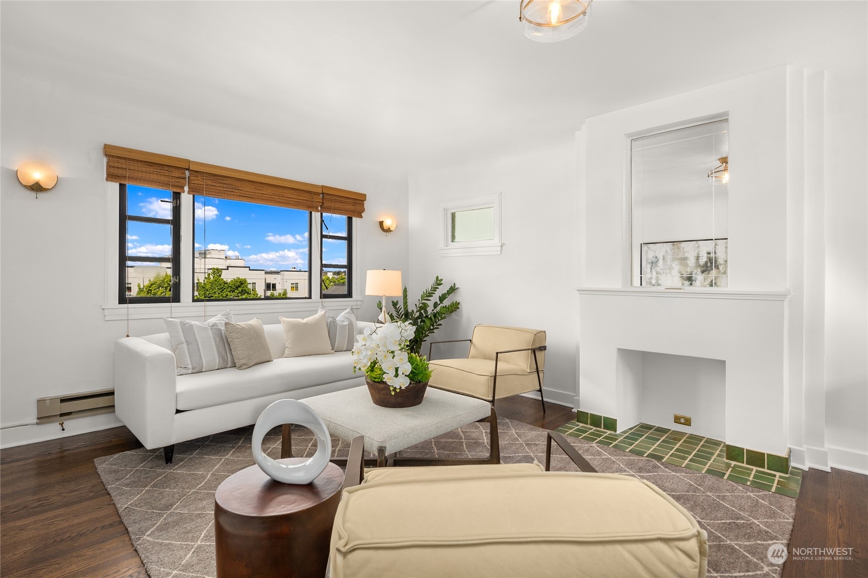 2717 Franklin Avenue E Unit: 204