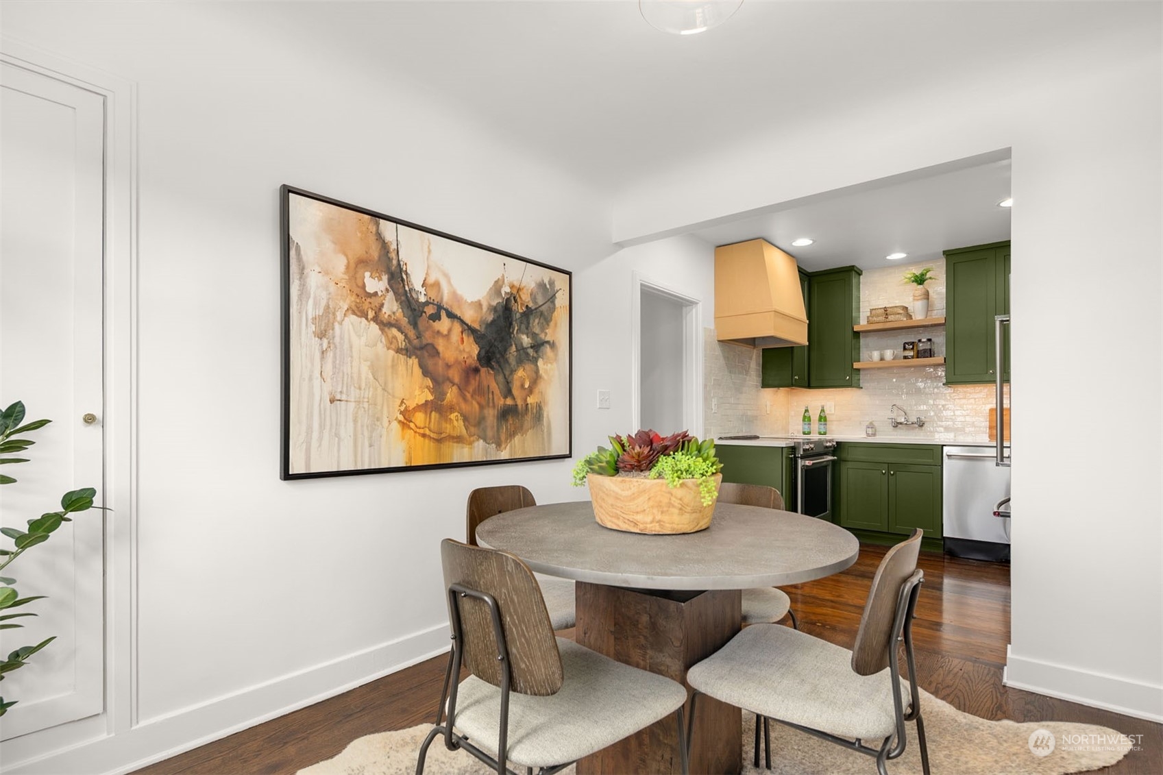 2717 Franklin Avenue E Unit: 204