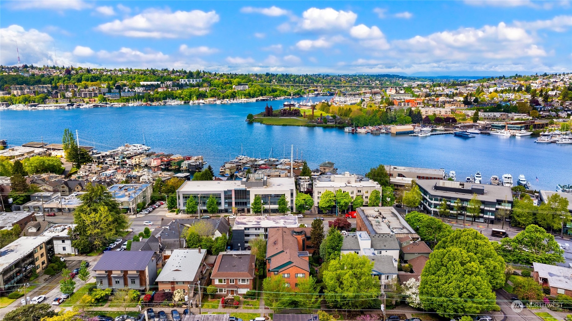 2717 Franklin Avenue E Unit: 204