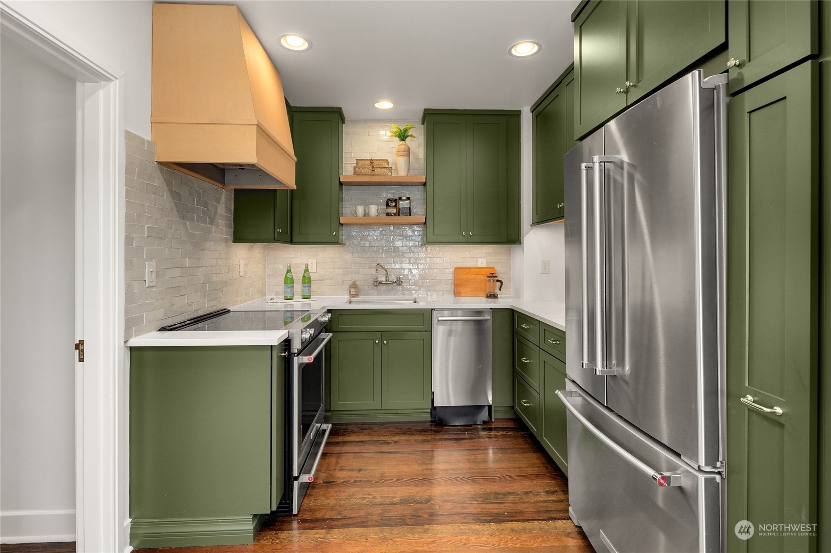 2717 Franklin Avenue E Unit: 204