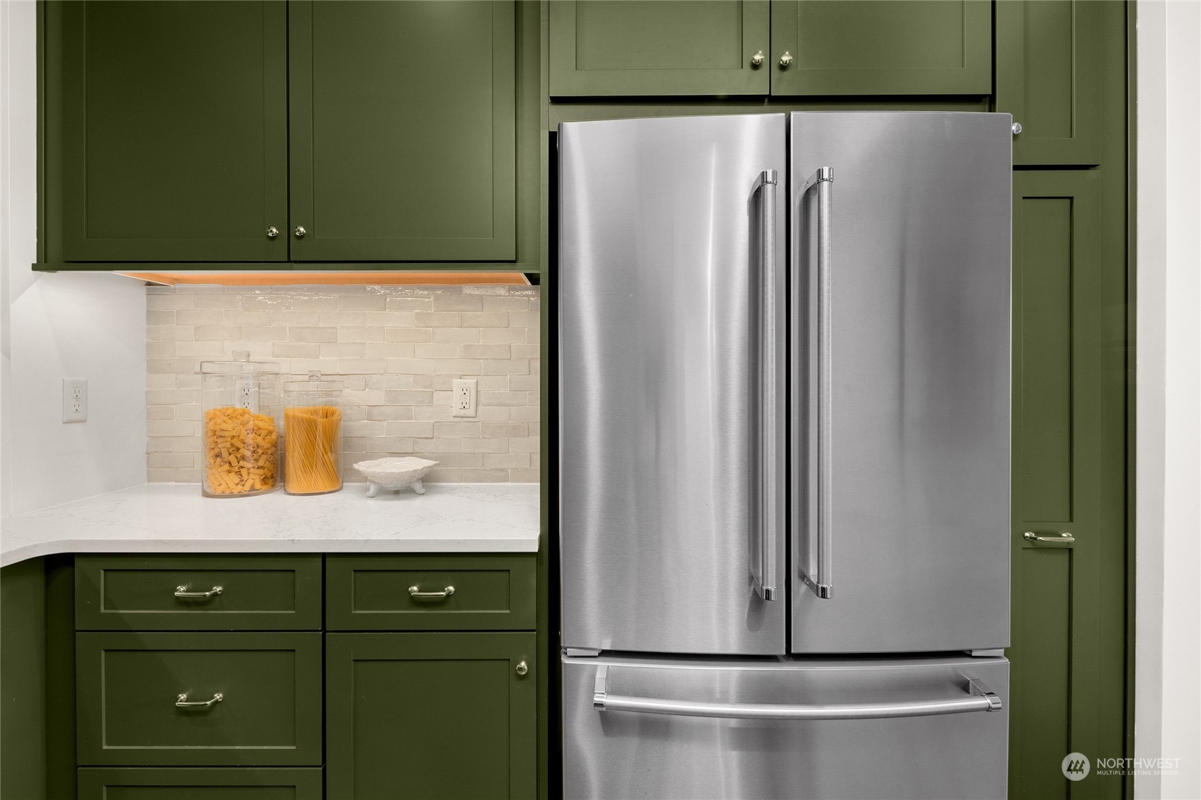 2717 Franklin Avenue E Unit: 204