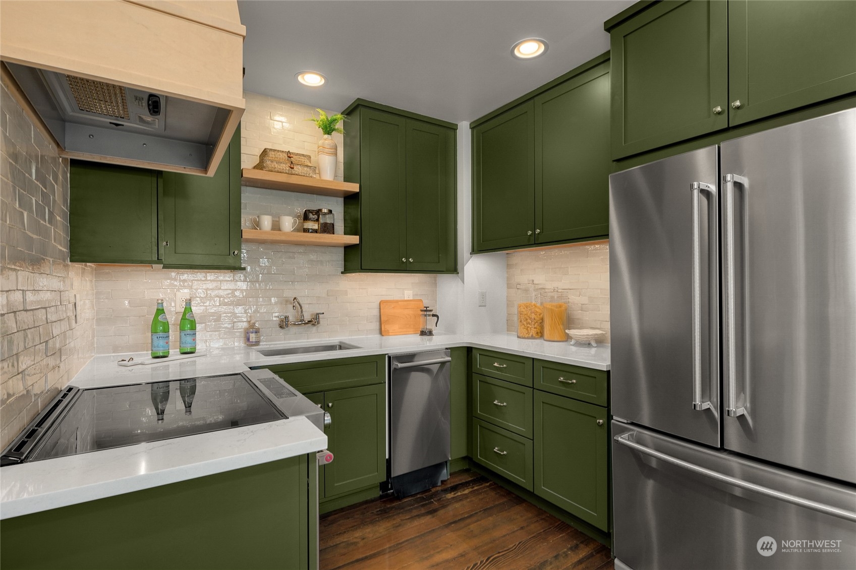 2717 Franklin Avenue E Unit: 204