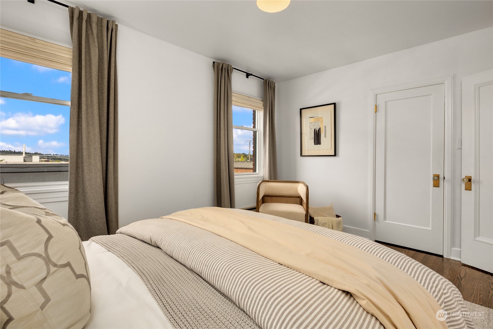 2717 Franklin Avenue E Unit: 204