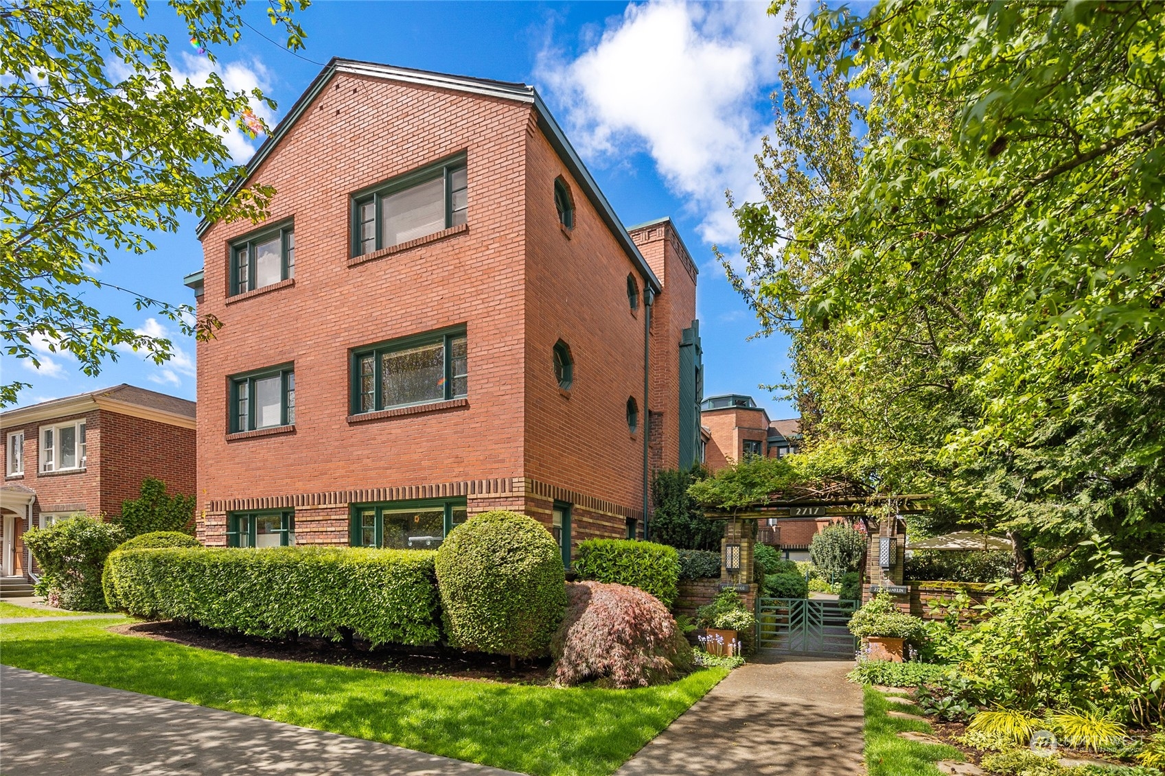 2717 Franklin Avenue E Unit: 204