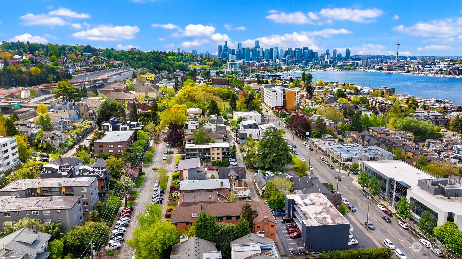 2717 Franklin Avenue E Unit: 204