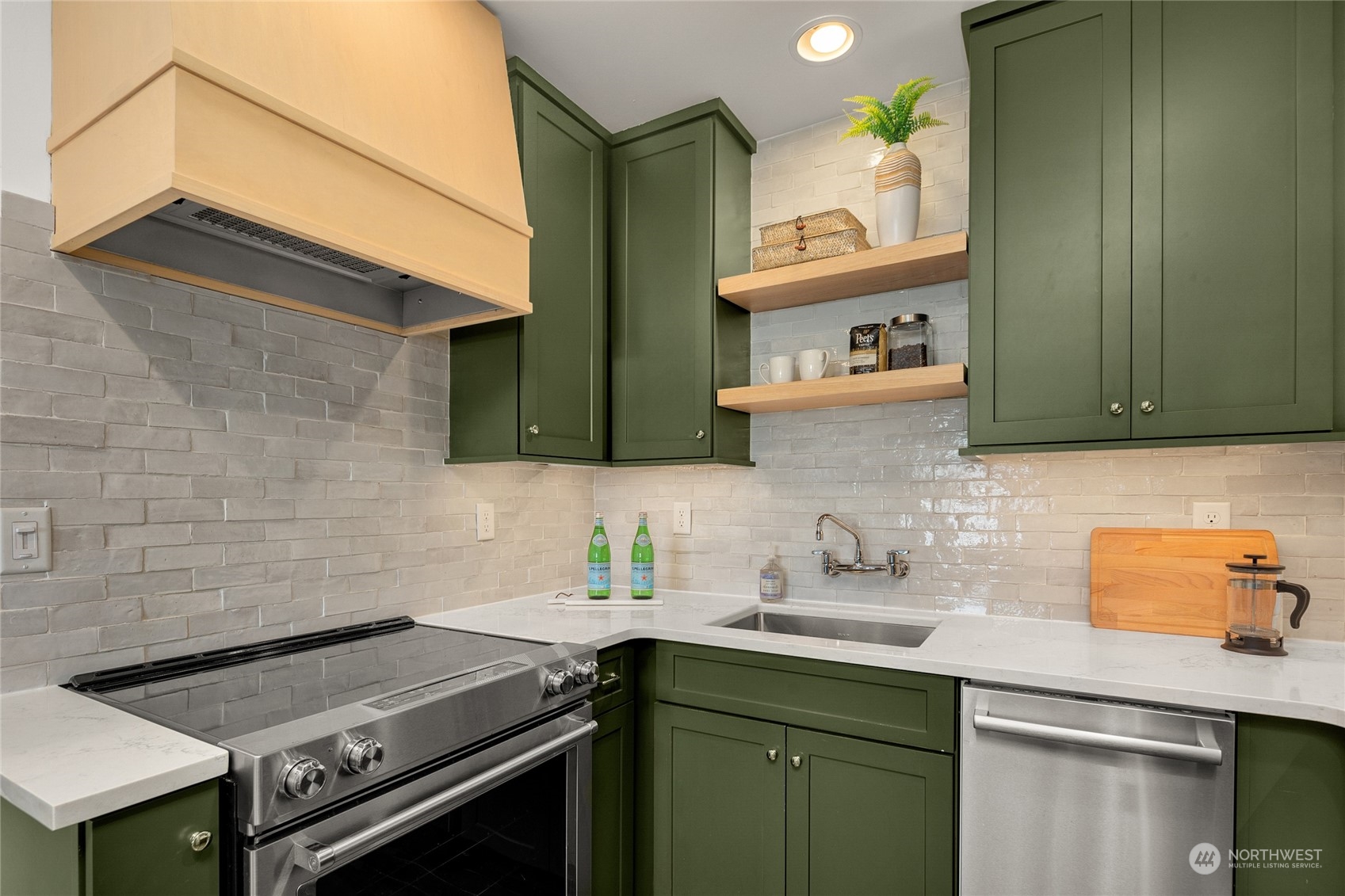 2717 Franklin Avenue E Unit: 204