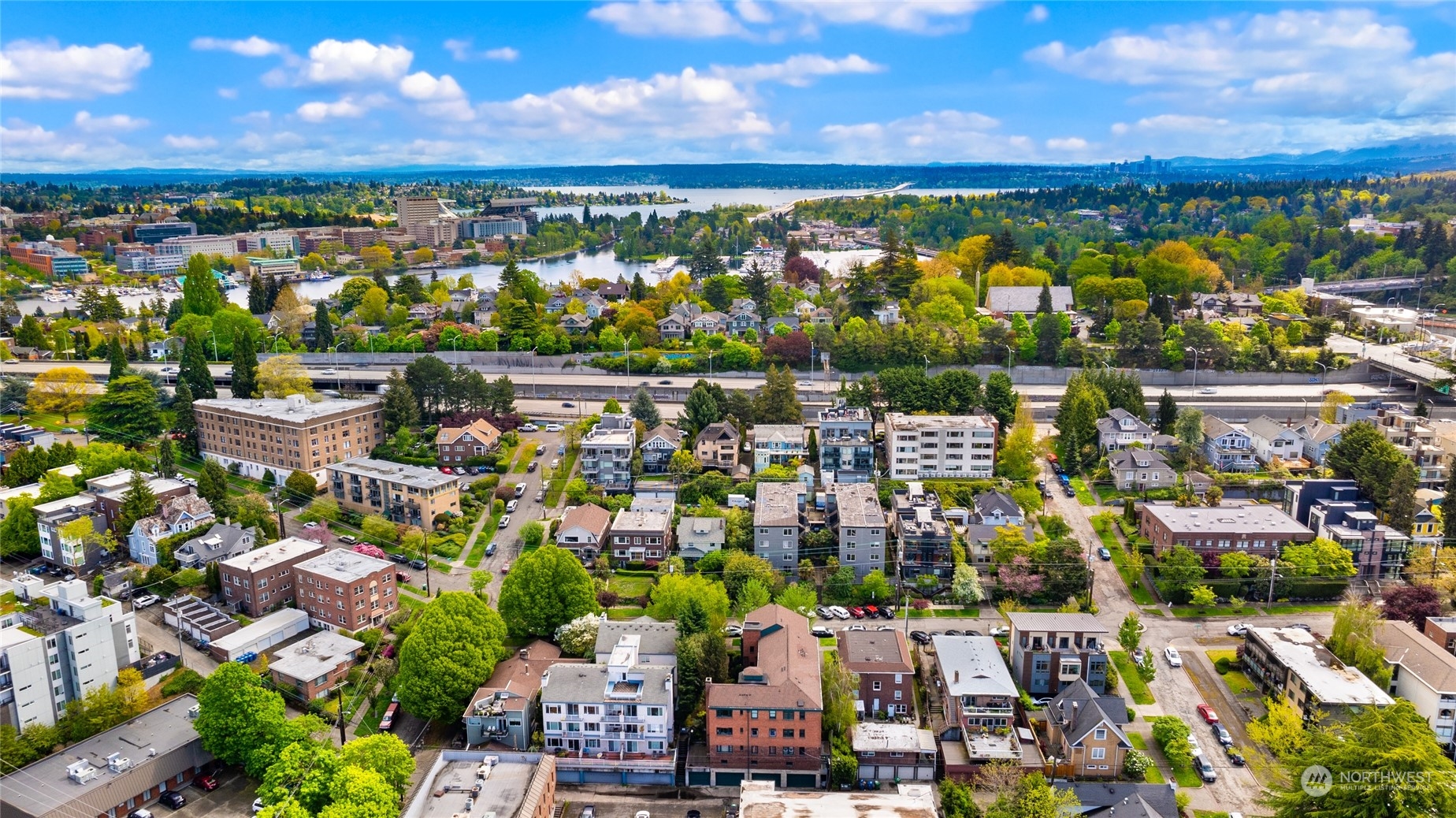 2717 Franklin Avenue E Unit: 204