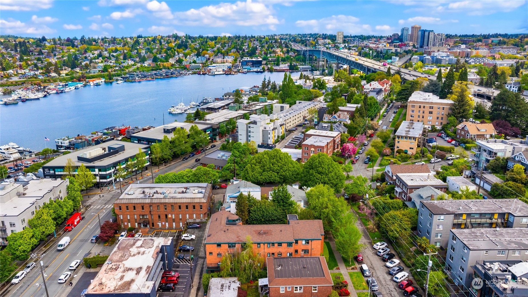 2717 Franklin Avenue E Unit: 204