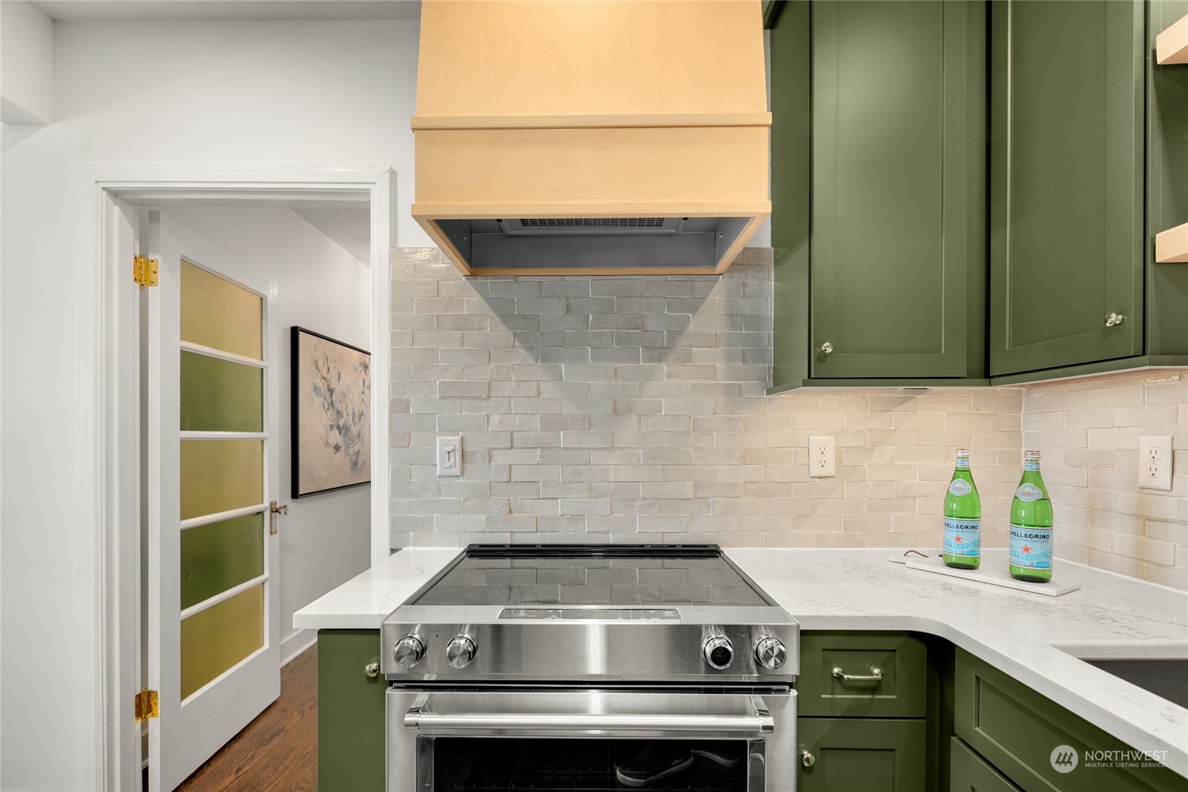 2717 Franklin Avenue E Unit: 204