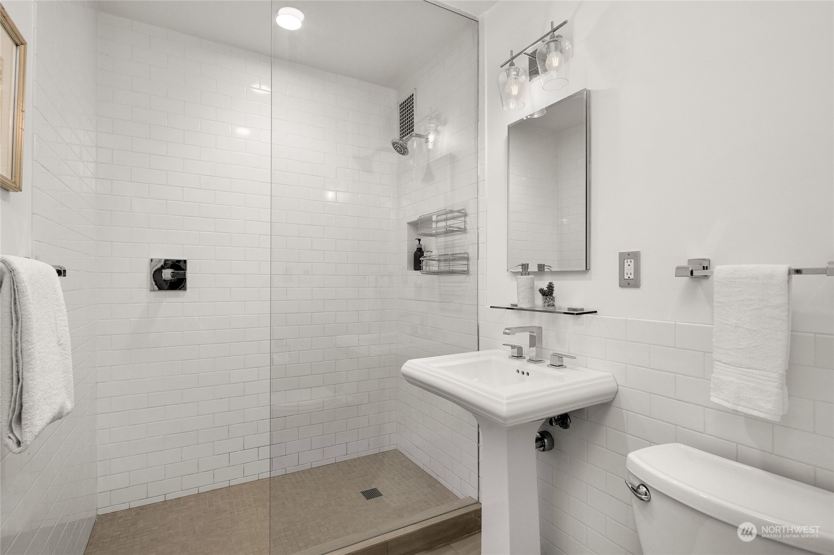 2717 Franklin Avenue E Unit: 204