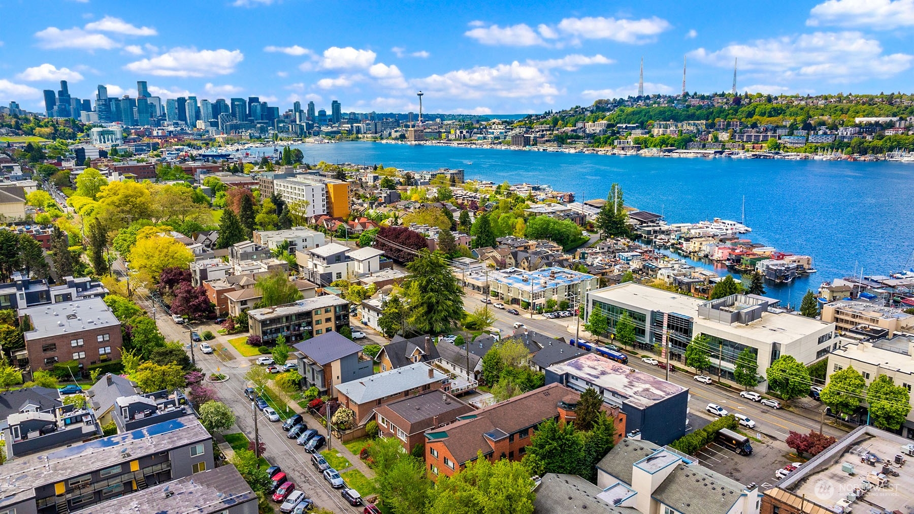 2717 Franklin Avenue E Unit: 204