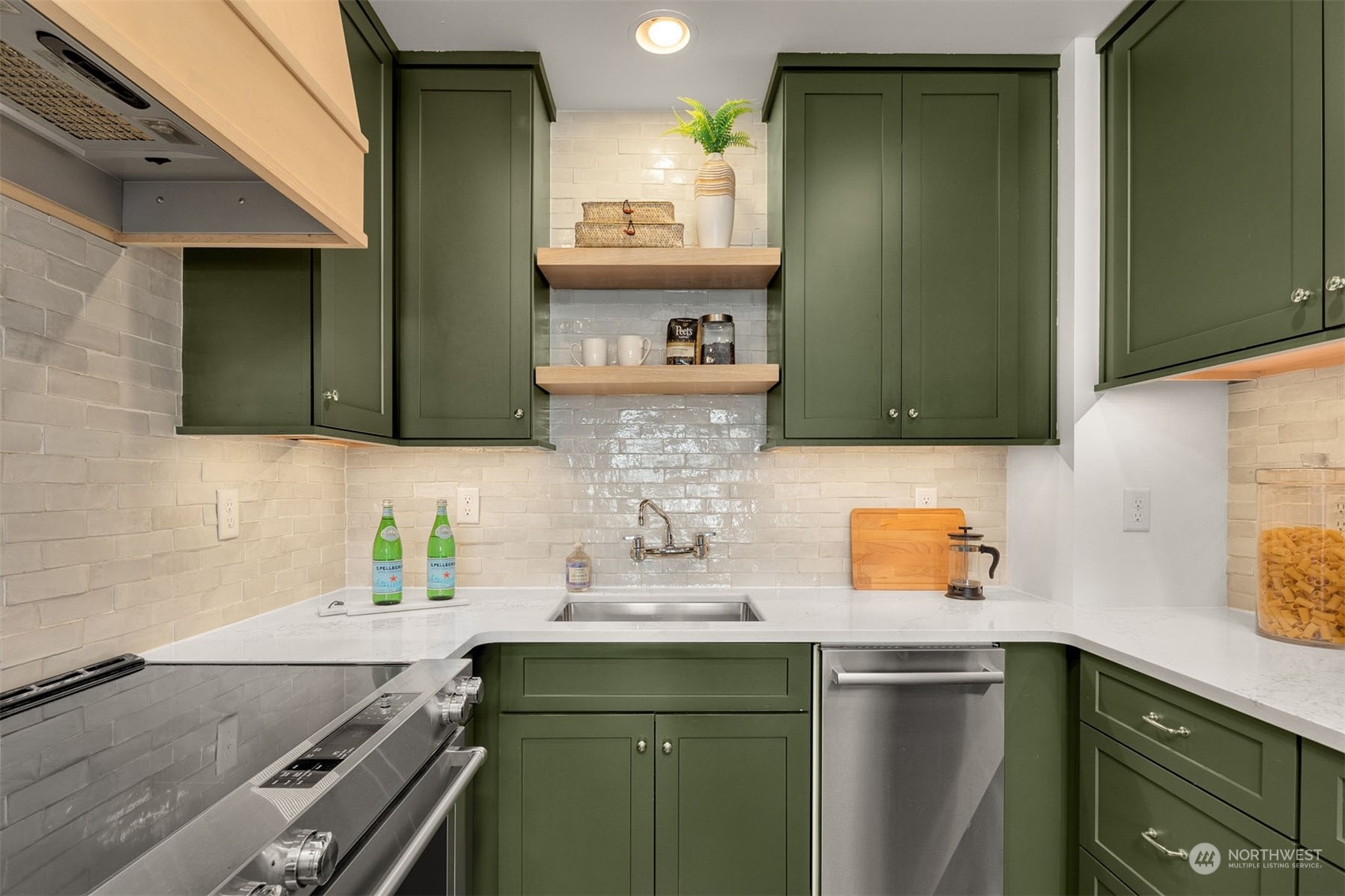 2717 Franklin Avenue E Unit: 204