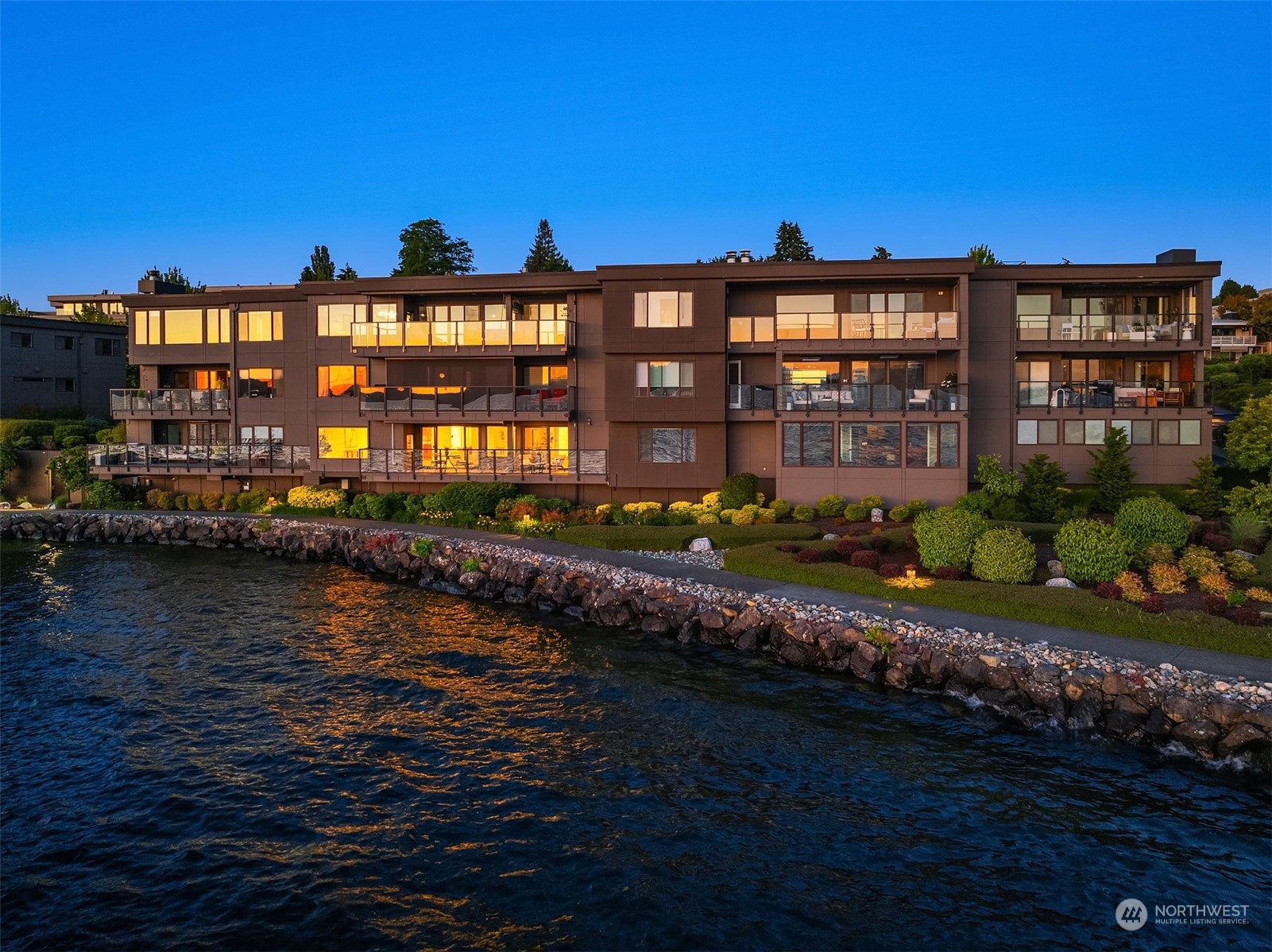 827 Lake Street S Unit: 105