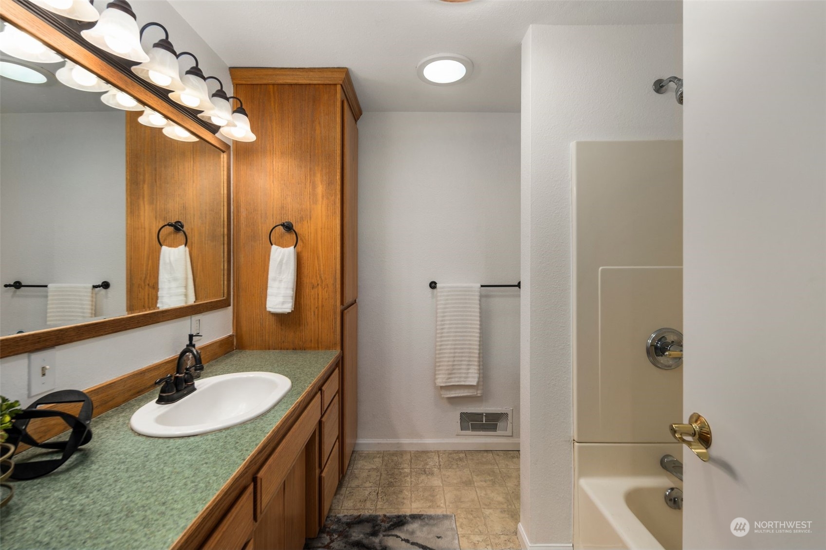 2860 Roosevelt Avenue