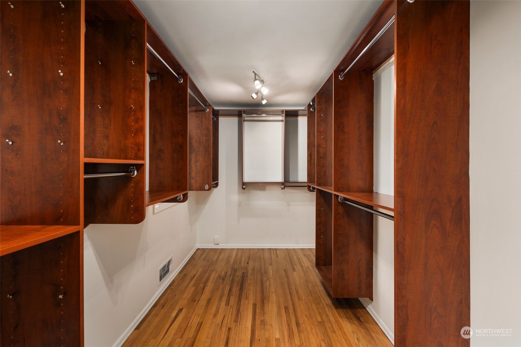 2860 Roosevelt Avenue