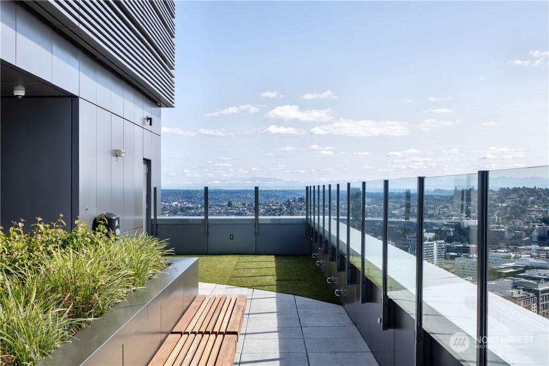 2510 6th Avenue Unit: 2710