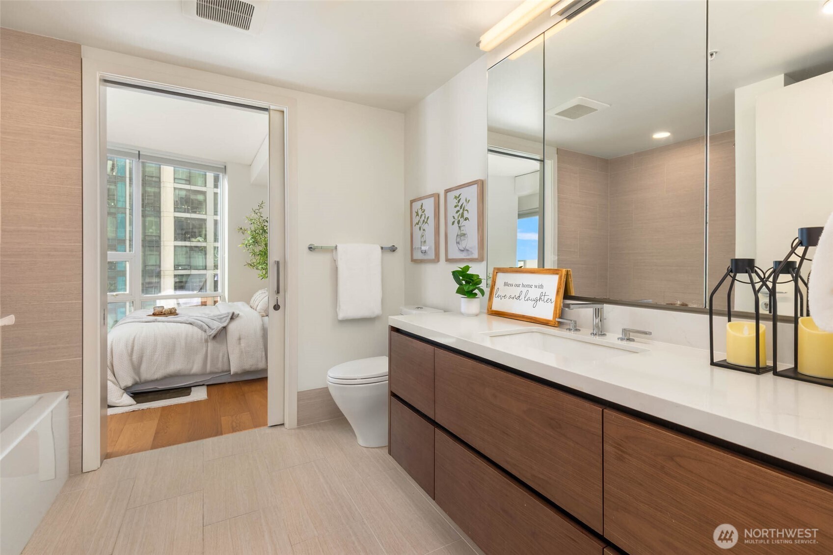 121 Stewart Street Unit: 1407