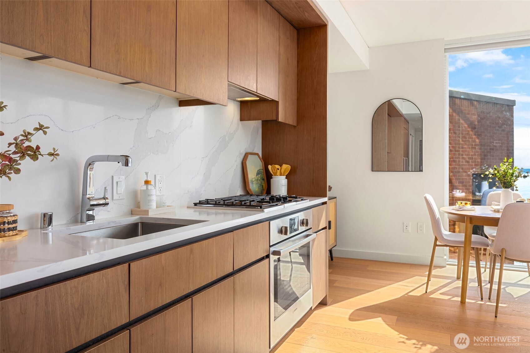 121 Stewart Street Unit: 1407