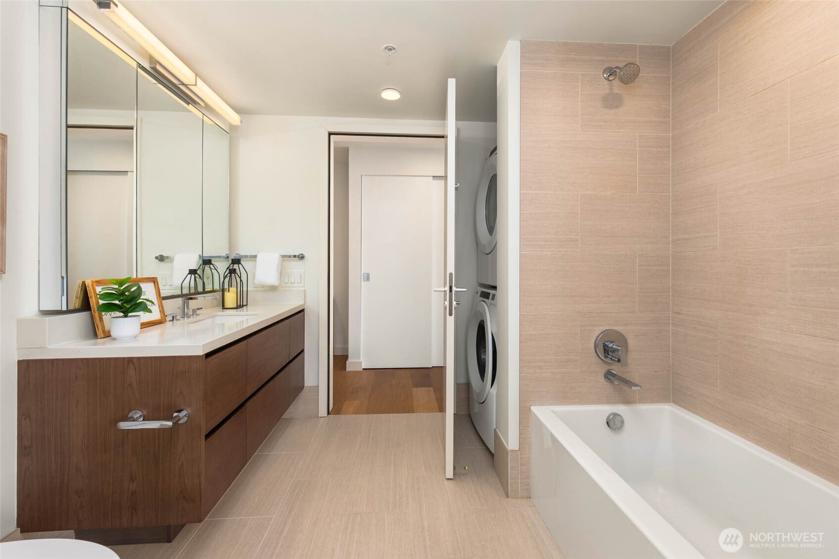 121 Stewart Street Unit: 1407