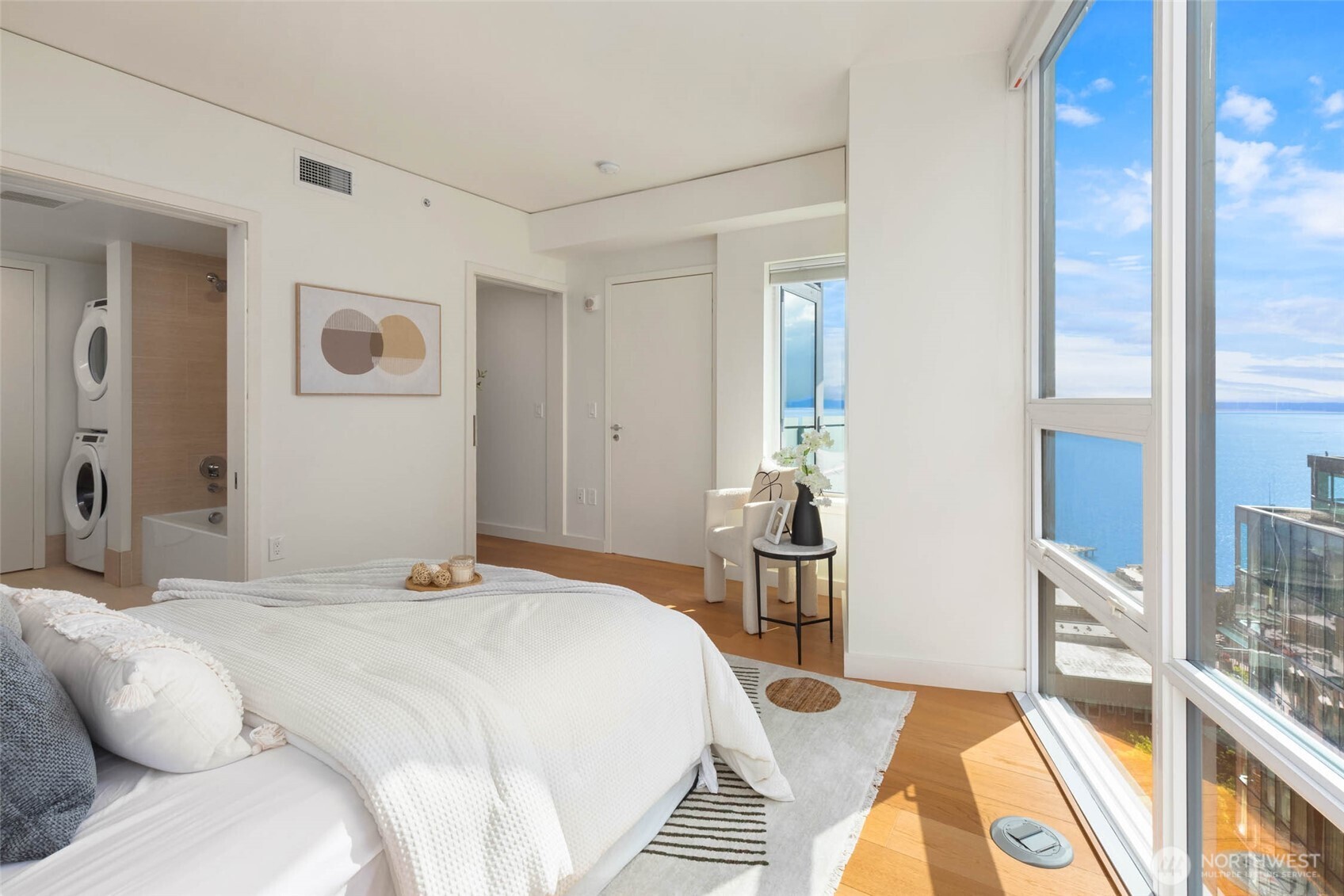 121 Stewart Street Unit: 1407