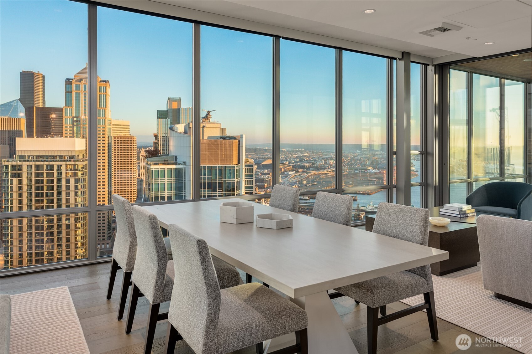 121 Stewart Street Unit: 1407