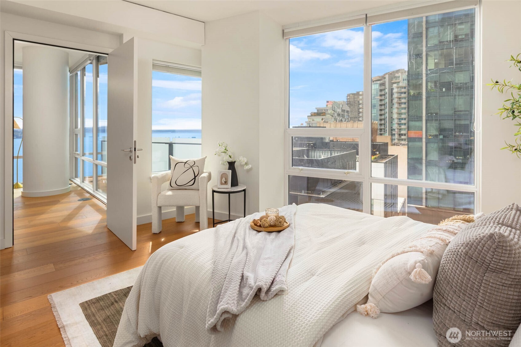 121 Stewart Street Unit: 1407