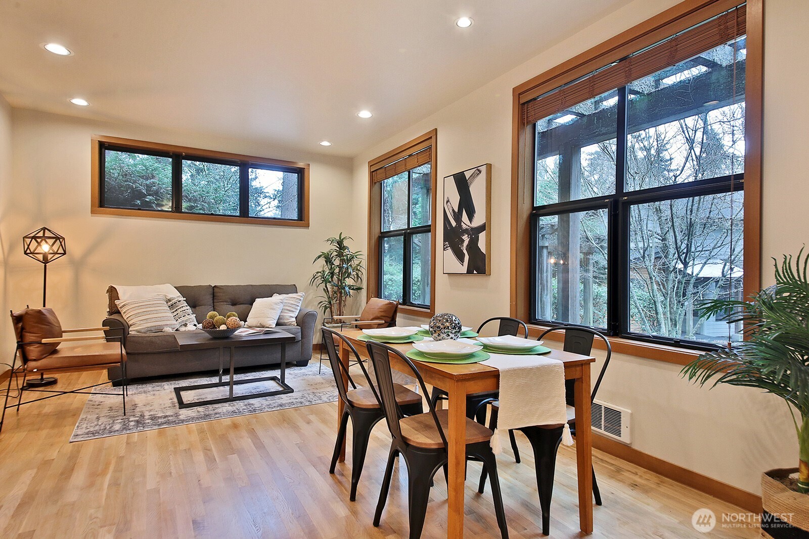 313 Edgecliff Drive