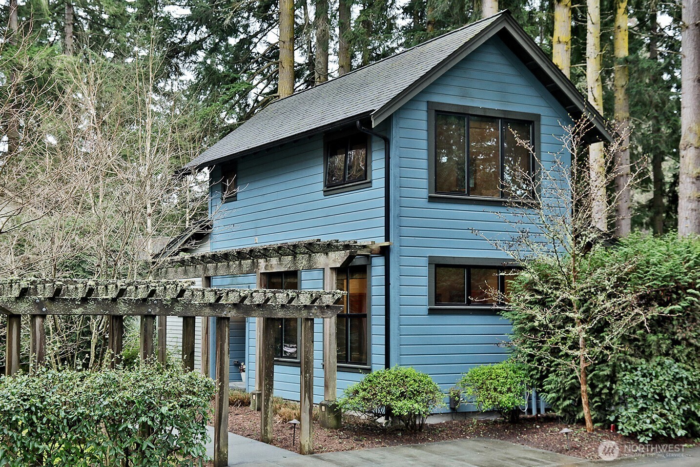 313 Edgecliff Drive
