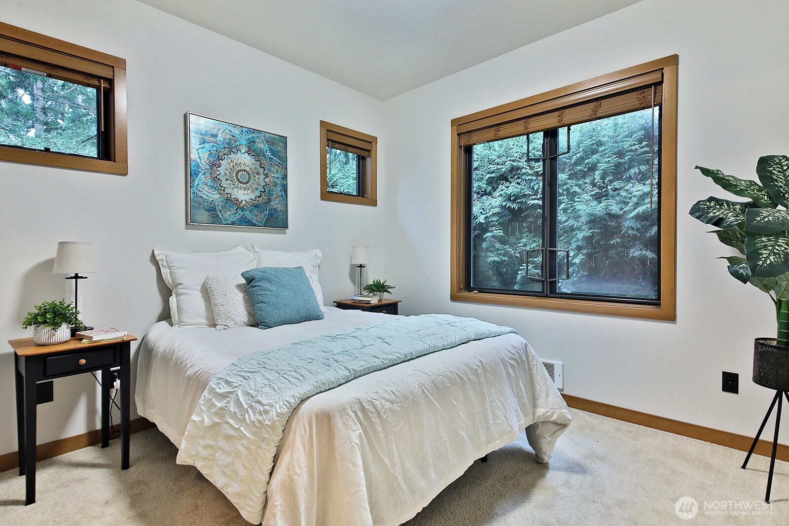 313 Edgecliff Drive