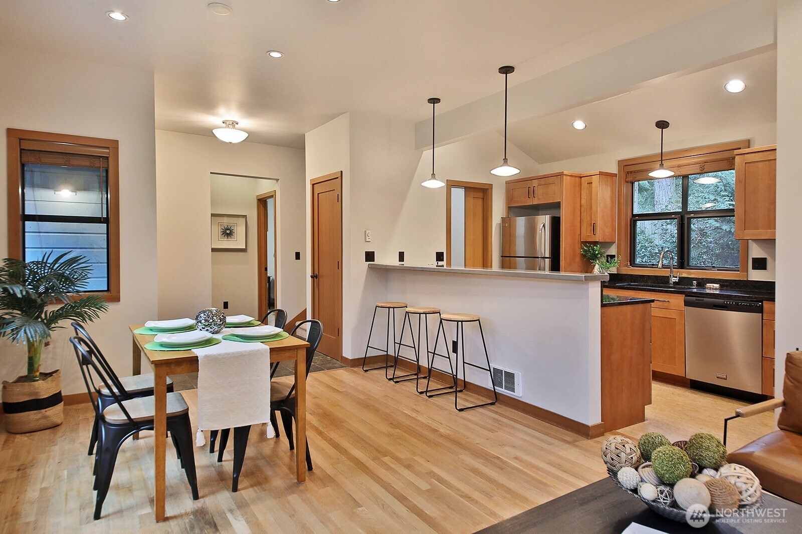 313 Edgecliff Drive