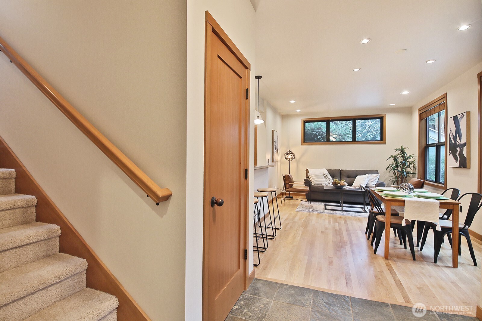 313 Edgecliff Drive